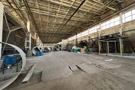 Помещение 5200 м² с краном 30 т