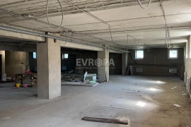 Помещение (частями) 380 м²