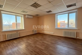 Помещение 4339 м² с арендаторами