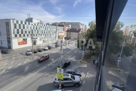 Торговая площадь 1077.9 м²