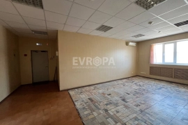 Офис 167 м², вход с улицы, парковка