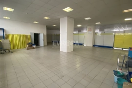 Торговое Помещение Склад 300 м²