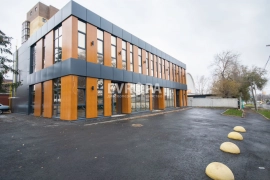 Офис Торговое Здание 620 м²