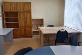 Офис / кабинет в аренду, 24 м², 1 этаж, частично мебель, эксплуатационные включены