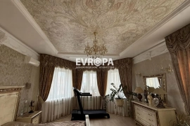 Дом 445 м² с бассейном