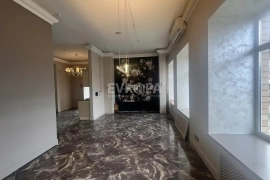 Помещение 225 м² под шоурум, офис или клинику