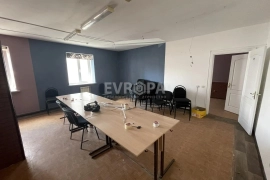 Нежилое помещение 93 м² под офис